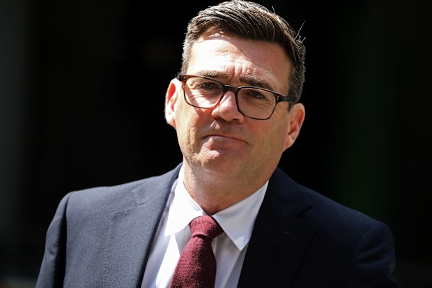 Andy Burnham MP, İşçi Partisi'nin yeni lideri olduğu açıklamasının ardından konuşma yapmak üzere Trades Union Congress'e gelirken.