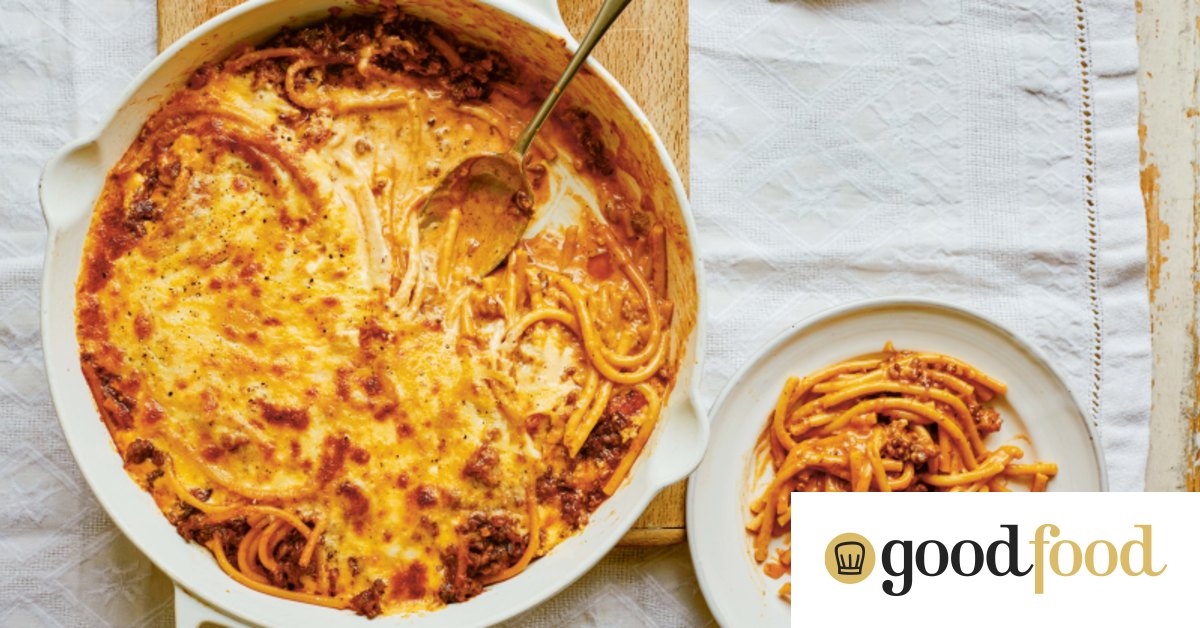 One-pan pastitsio Greek pasta bake recipe (Cypriot makaronia tou fournou)