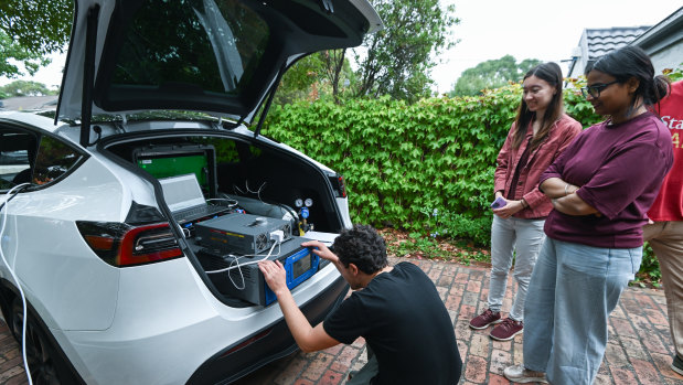 The high-tech measuring equipment was set up outside the house in a no-emission electric vehicle.