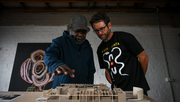 Rembarrnga elder Alfred Rickson talks through the design of the first Wilya Janta home with Dr Simon Quilty.