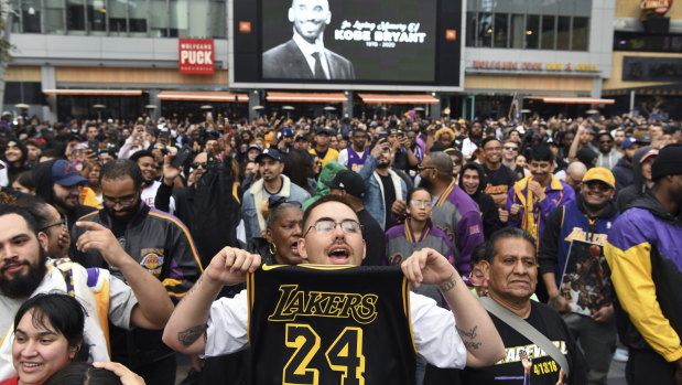 LA Lakers fans flocked to Staples Centre  to mourn the loss of their former star.