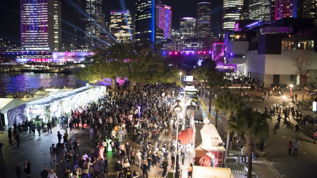 Tourism Minister Stuart Ayres  attributed the success of Vivid's opening night to the removal of construction barriers around Circular Quay.
