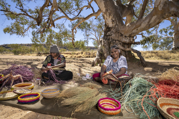 Tjanpi Desert Weavers at work.