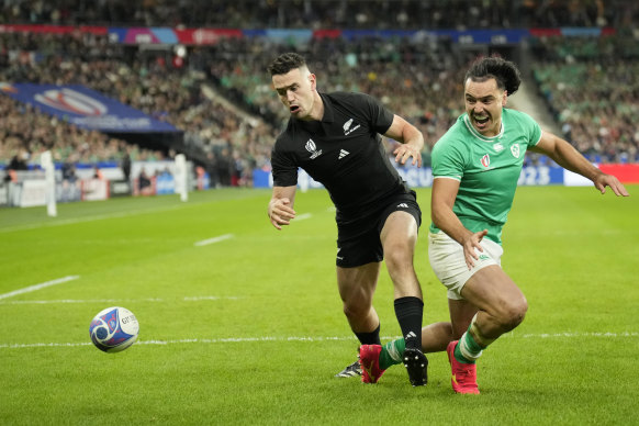 New Zealand’s Rieko Ioane, left vie for a loose ball with Ireland’s James Lowe during the Rugby World Cup quarterfinal match between Ireland and New Zealand at the Stade de France in Saint-Denis, near Paris Saturday, Oct. 14, 2023. (AP Photo/Christophe Ena)