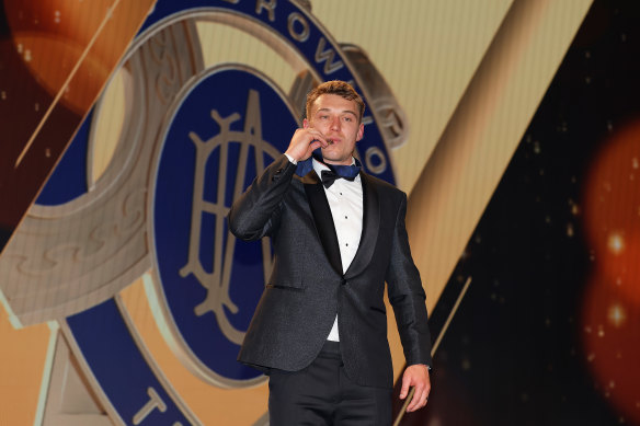 Patrick Cripps of the Blues kisses his Brownlow Medal.