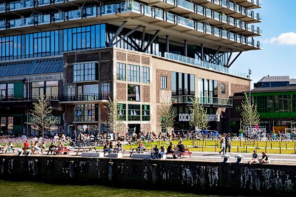 Build it and they will come… the quay in front of Fenix 1.