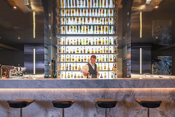Drinks served on board – apart from a few rare spirits and wines – are complimentary.