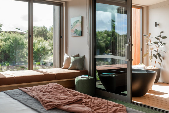 Room baths can be filled with the site’s geothermal water.
