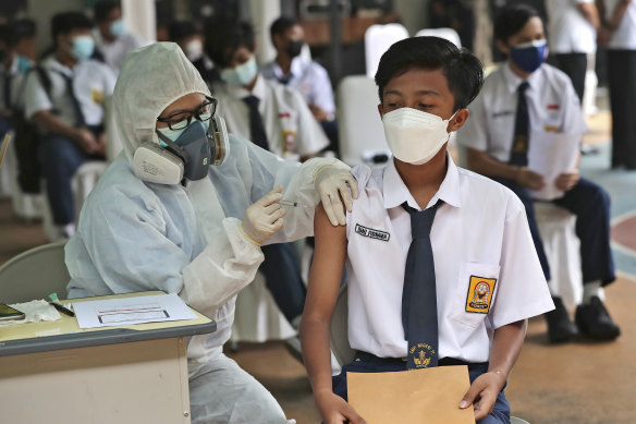 A student receives the COVID-19 vaccine. 