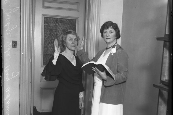 Judge May Lahey (right) administering the oath of office to judge Ida May Adams in Los Angeles, 1931.