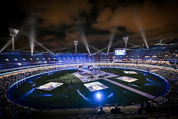 O serviço memorial estadual de Shane Warne foi realizado no MCG.