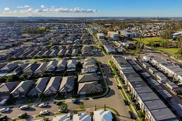 Greater involvement from major builders can help accelerate adoption and improve confidence in modern construction approaches, says one academic.