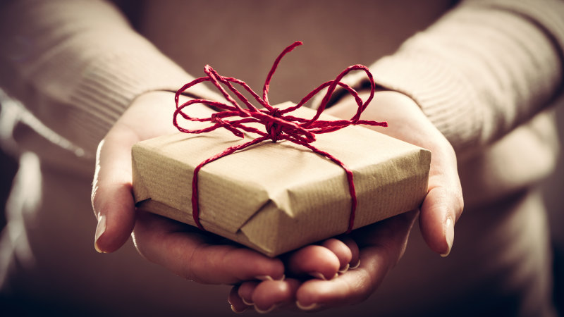 Gift giver shop