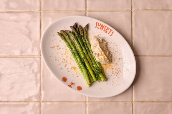 Asparagus with sauce gribiche.