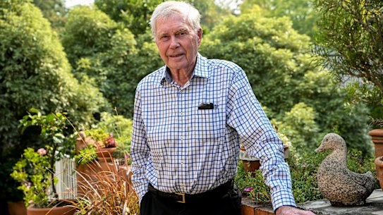 Dr Ken Bowes has helped hundreds of patients overcome opioid addiction. He retired last year at the age of 90. 