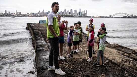Pat Cummins and Alyssa Healy promoting Play Cricket Week with young children.