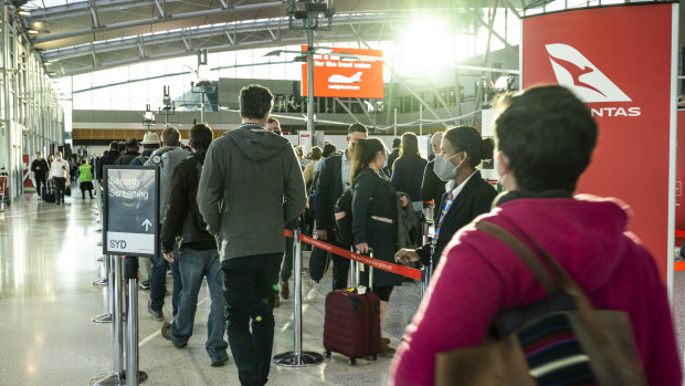 Fewer lost bags, delayed flights at Qantas as footy finals chaos looms