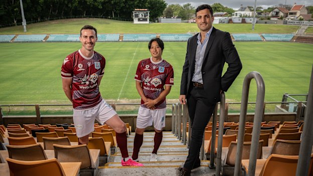 APIA Leichhardt assistant coach David D’Apuzzo with players Jack Stewart and Seiya Kambayashi at Leichhardt Oval this week. 