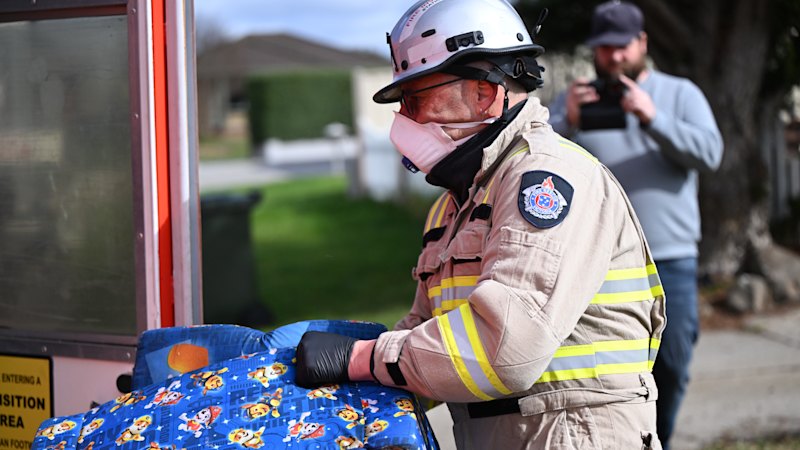 Man charged over house fire that killed two children dies while on bail