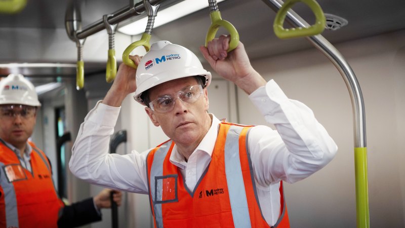 Premier says sorry over delay on metro opening