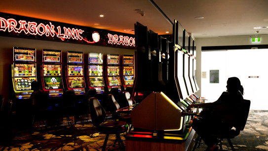 The state opposition says it plans to reduce the number of poker machines in NSW.