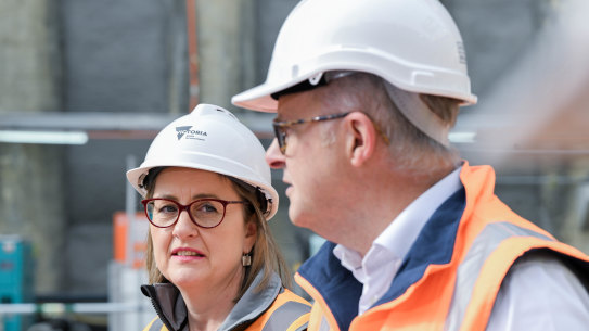 Prime Minister Anthony Albanese with Premier Jacinta Allan. 