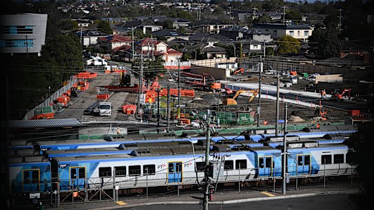 Suburban Rail Loop works at Glen Waverley.