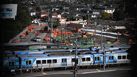 Suburban Rail Loop works at Glen Waverley.