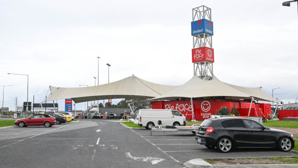 Sails above the United petrol station and Pie Face along the West Gate freeway are set to get heritage protection. 