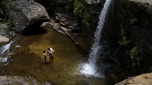 Extreme fire danger for Sydney as temperatures soar to mid-40s