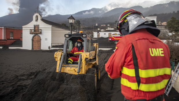 Residents flee as lava from volcanic eruption spreads on Spain’s La Palma