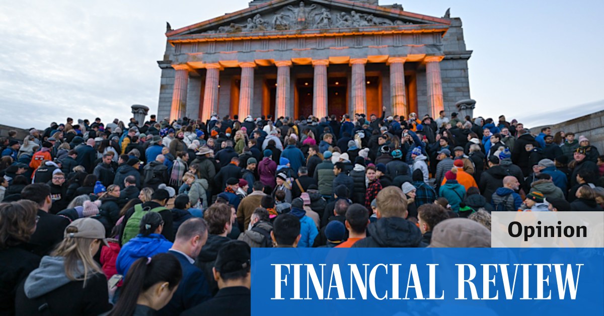 Young people embrace the emotion of Anzac Day amid the grief of the Bondi Junction and Wakely attacks - Vimarsana News