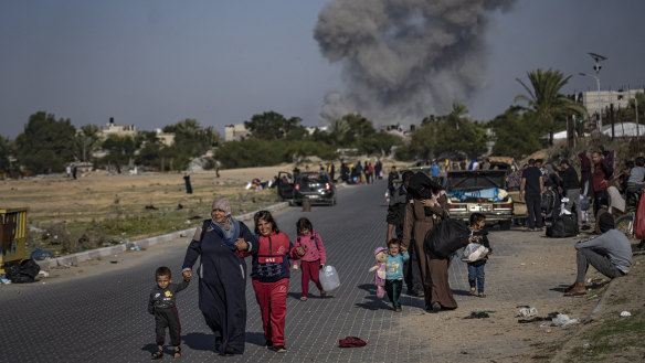 Palestinians flee from east to west of Khan Younis, Gaza Strip, during the ongoing Israeli bombardment.
