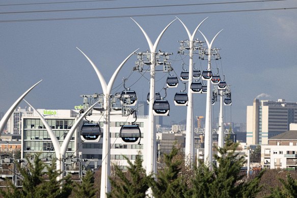 O cabo C1, que percorre 4,5 quilómetros na periferia sudeste da capital francesa, foi construído principalmente para os passageiros.