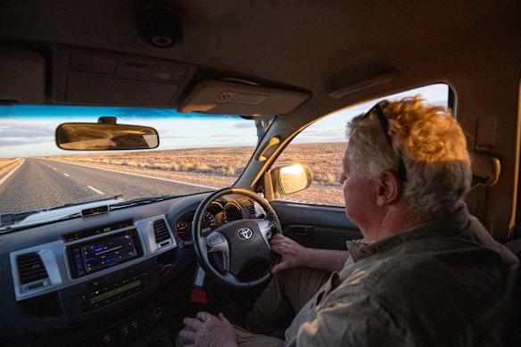 Every day, Bruce Ross completes a triangular 600-kilometre postal route from Coober Pedy to Oodnadatta.