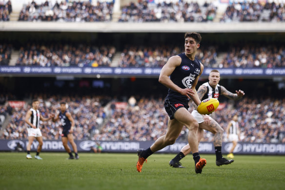 Carlton and Collingwood in action at a packed MCG in 2022.