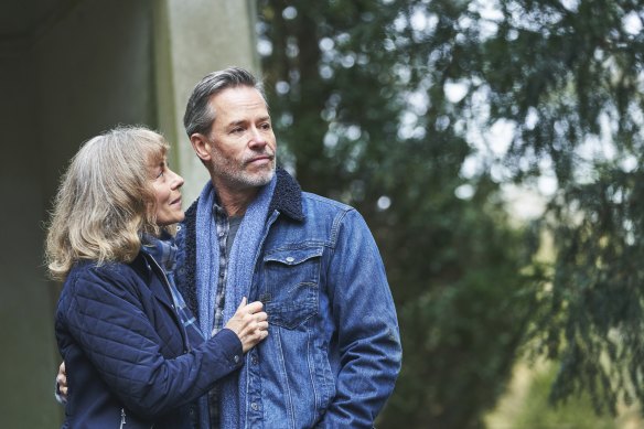 Love among the lilly pilly ... Jane (Annie Jones) and Mike (Guy Pearce).