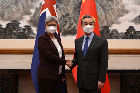 La Ministre des affaires étrangères Penny Wong rencontre son homologue chinois Wang Yi au Diaoyutai State Guesthouse à Pékin,