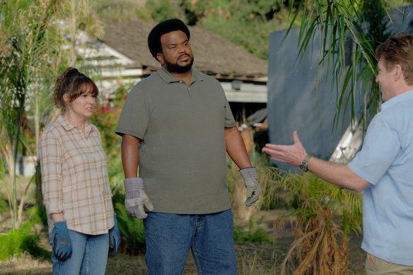 Claudia O’Doherty as Jillian and Craig Robinson as Craig in <i>Killing It</i>.