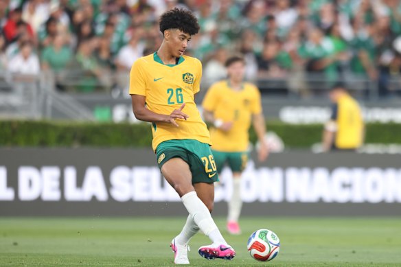 Lucas Herrington on the ball against Mexico at the Rose Bowl.