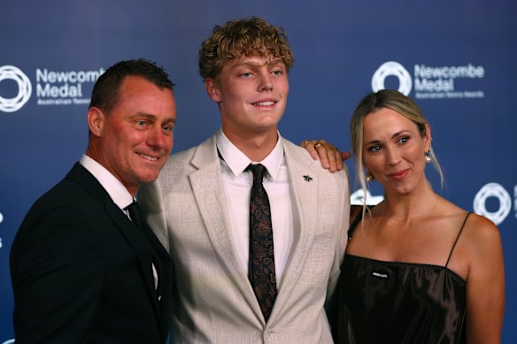 Cruz Hewitt (centre) with his parents Lleyton and Bec on Monday night.