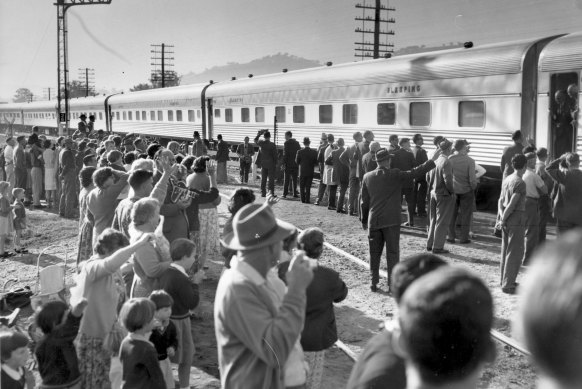 Crowds greet the train in Wodonga.