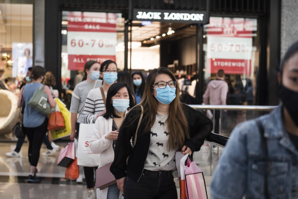 Masked shoppers hit up the Boxing Day sales in Melbourne.