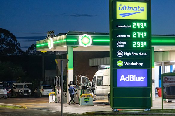 الديزل يبلغ 3 دولارات للتر في بعض مناطق البلاد.