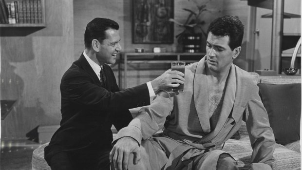 Tony Randall offers a drink to Rock Hudson in Pillow Talk.