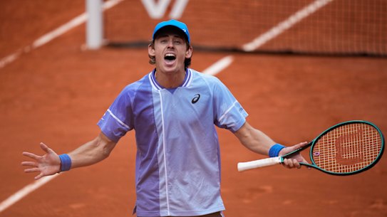 Alex de Minaur is into the French Open quarter-finals.