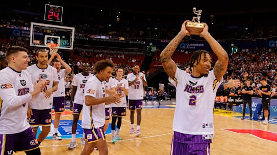 aylen Adams of the Kings holds up his NBL’s Most Valuable Player Award 