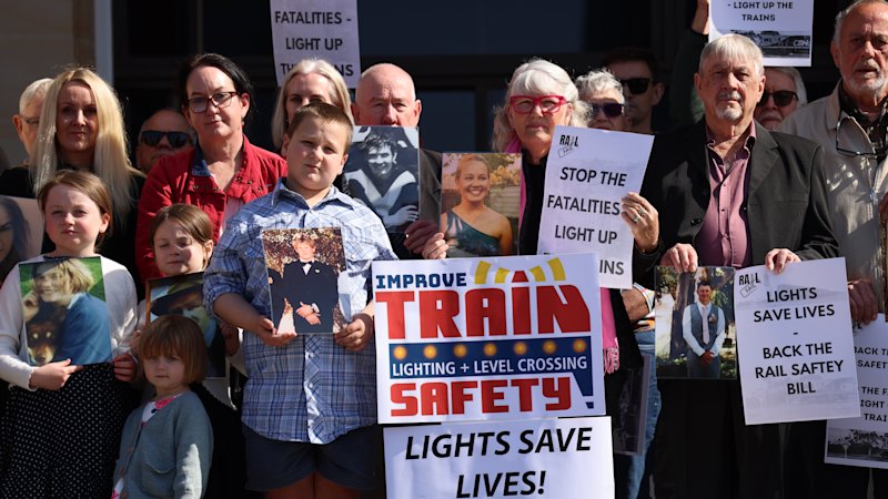 Families criticize delayed WA rail safety reforms after long-ago fatal accident