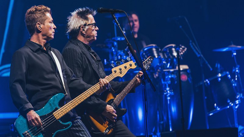 The Offspring pull out all the stops in a gig filled with confetti and nostalgia