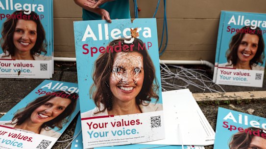 Corflutes which the Allegra Spender campaign alleges were damaged. 